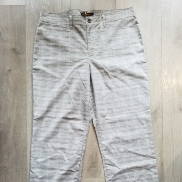 Gloria Vanderbilt gray plaid dress slacks size 18 - Picture 14 of 15